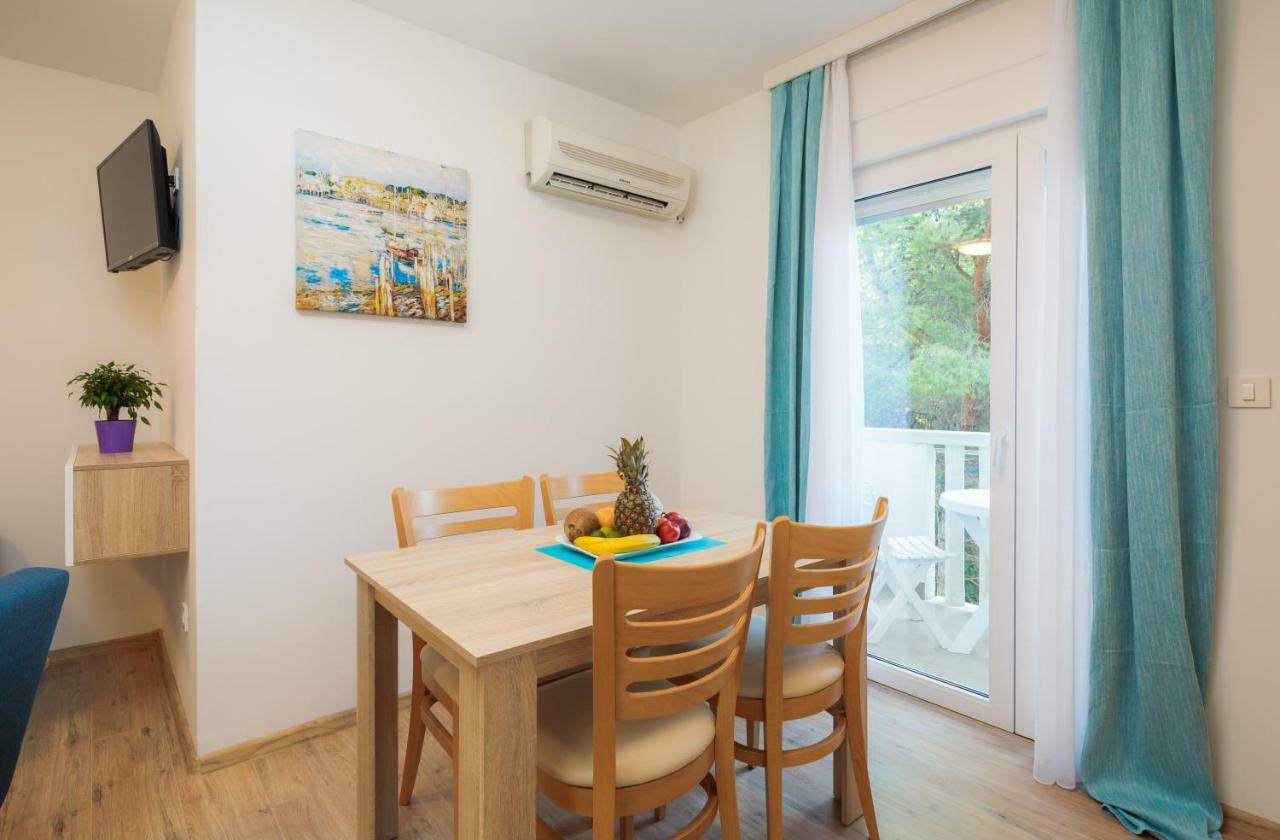 אומיס Villa Charlotte מראה חיצוני תמונה