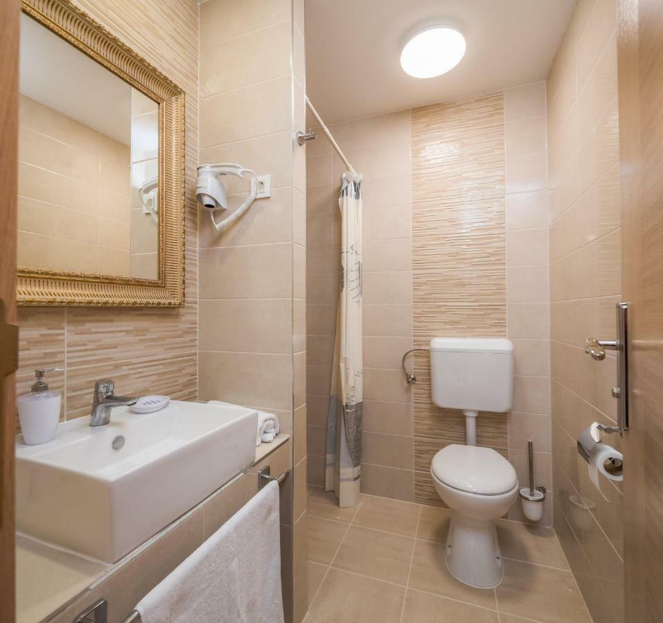 אומיס Villa Charlotte מראה חיצוני תמונה